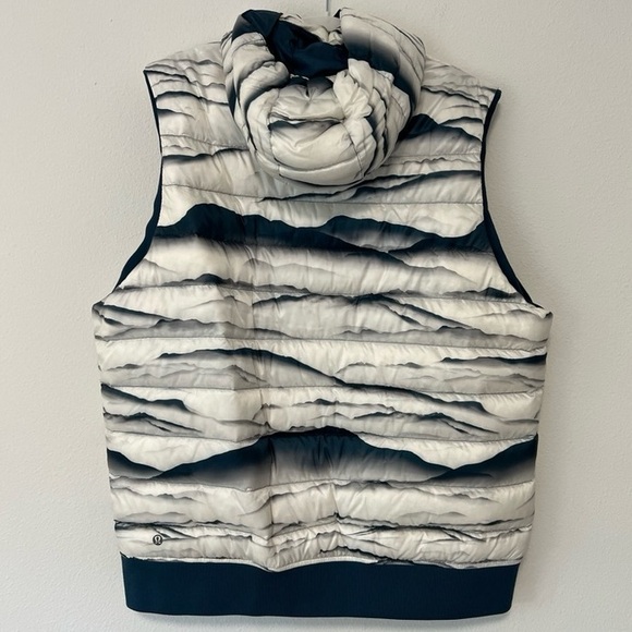 NEW Lululemon Get Up Get Down Vest Size Large - Picture 4 of 7